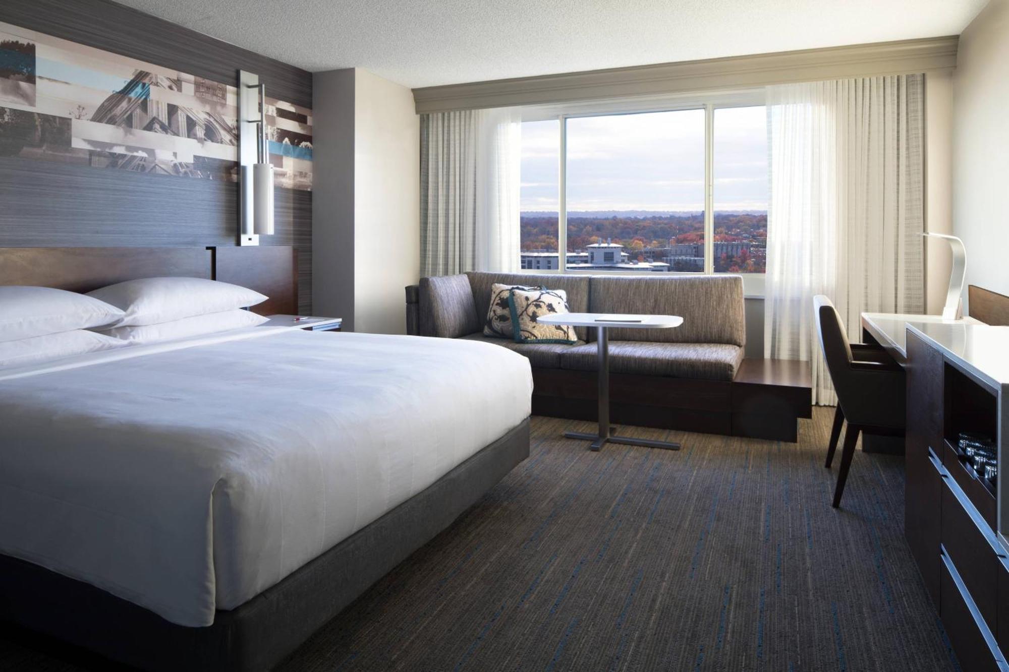 Hotel Kansas Marriott Country Club Plaza 3*
